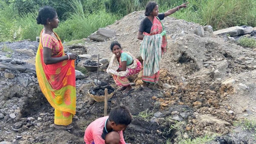 Local villagers picking up coal | Photo: Madhuparna Das | ThePrint