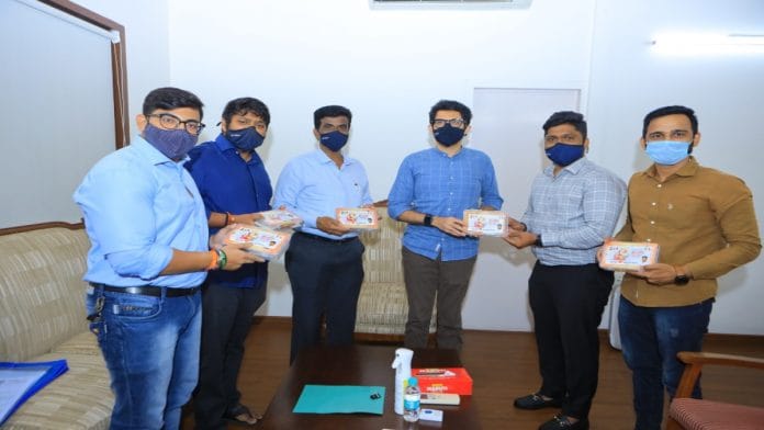 Aaditya Thackeray kicking off the Shiv Sena’s drive of distributing puja boxes to households | Photo: Pandurang Sakpal