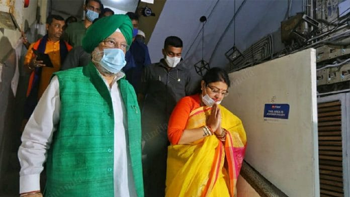 Union Minister Hardeep Puri with BJP candidate Priyanka Tibrewal in Bhabanipur | ThePrint