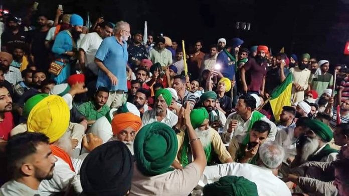 Farmers during a gherao of Karnal Secretariat, in Karnal on 8 September 2021