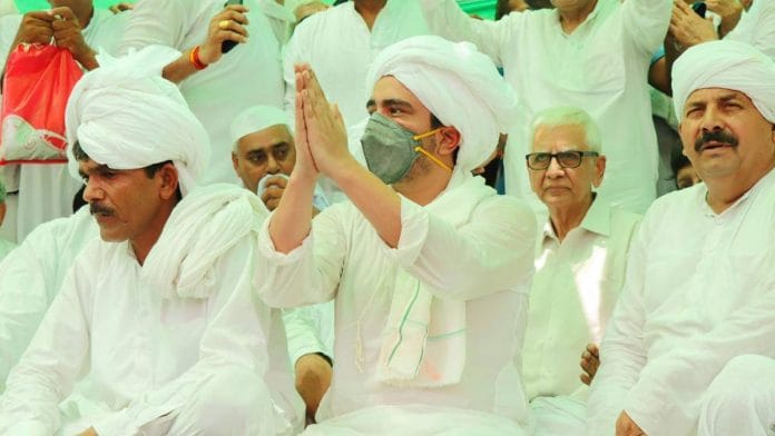 RLD chief Jayant Chaudhary at his 'rasam pagdi' event. | Twitter | @samajwadiparty