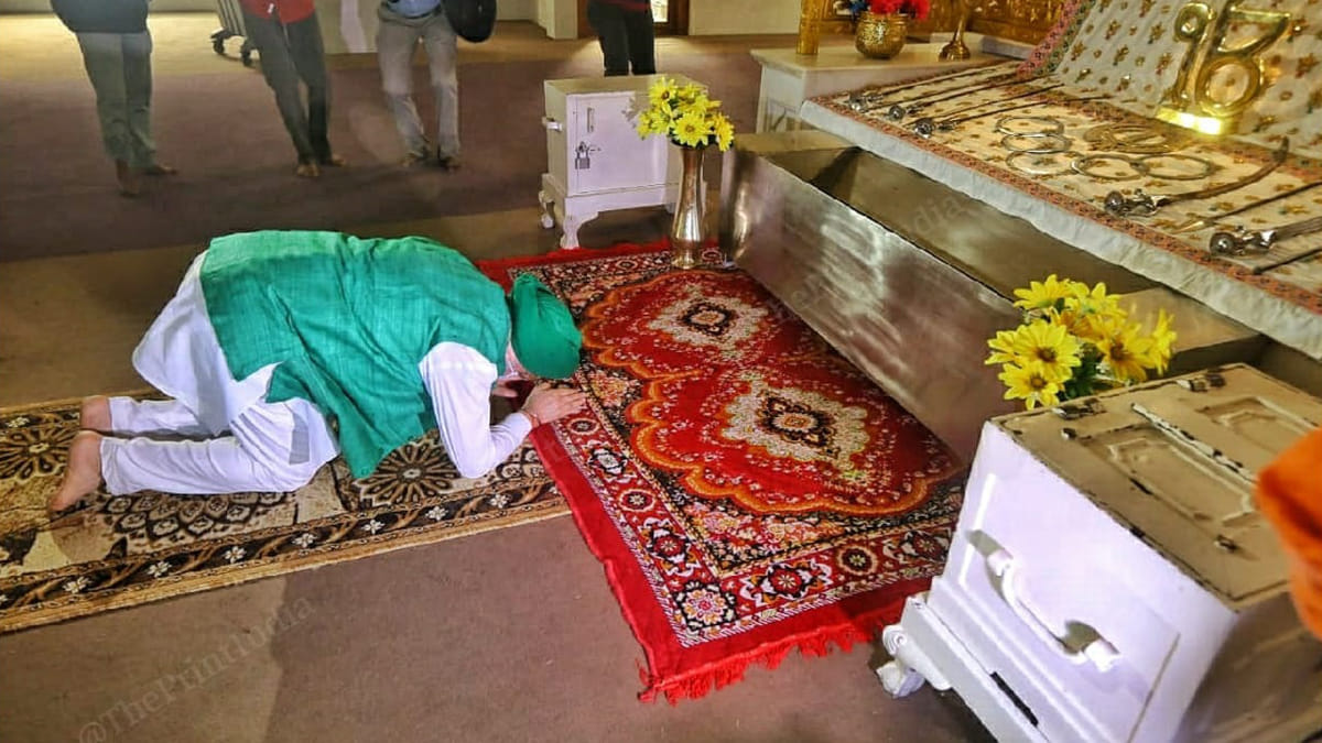 Union Minister Hardeep Singh Puri at the Gurudwara Sant Kutia in Bhabanipur | Praveen Jain, ThePrint