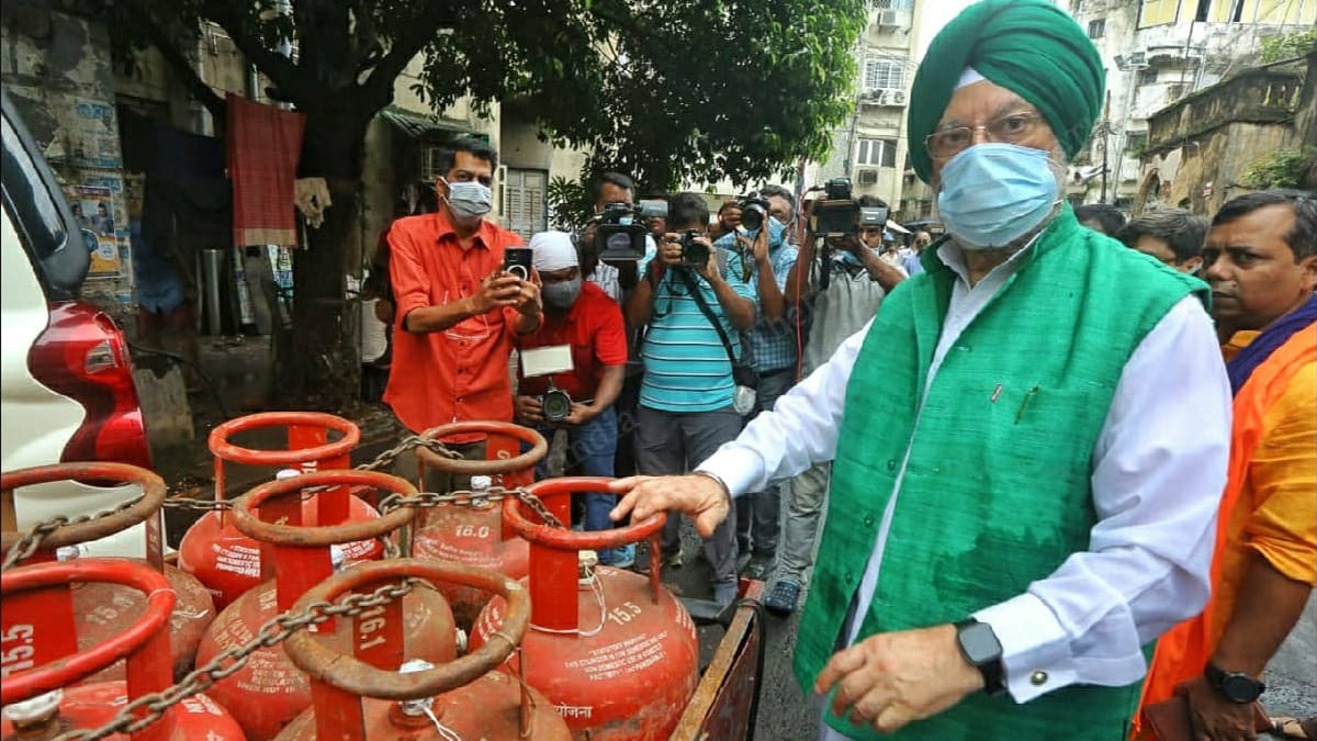 Union Minister Hardeep Singh Puri in Bhabanipur during the election campaign of BJP candidate Priyanka Tibrewal | Praveen Jain, ThePrint