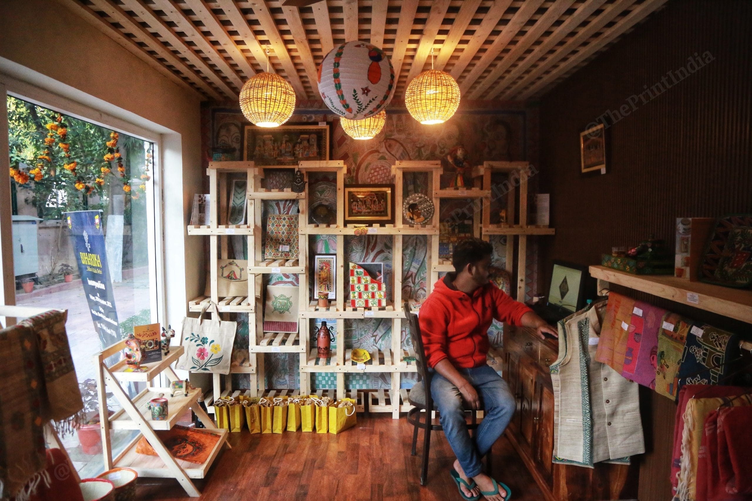 Anyone can place an order at the store, and will be directly connected to the artist |Photo: Manisha Mondal | TePrint