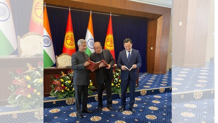 External Affairs Minister S Jaishankar with his Kyrgyz counterpart Ruslan Kazakbaev | Twitter /@DrSJaishankar