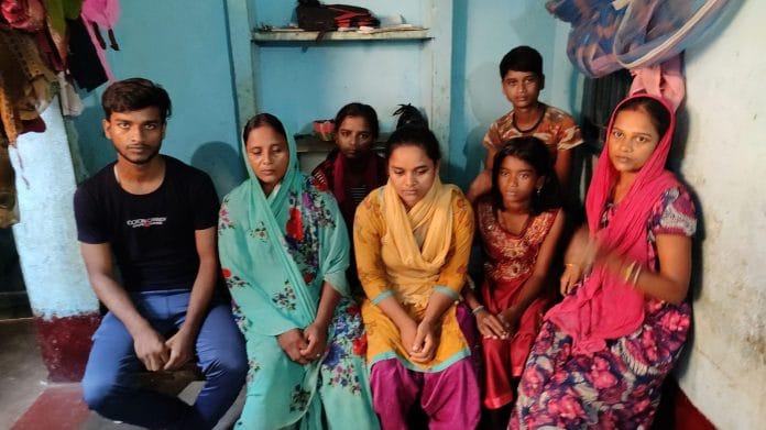 The family of Virendra Paswan, who was killed by terrorists in Jammu and Kashmir | By special arrangement