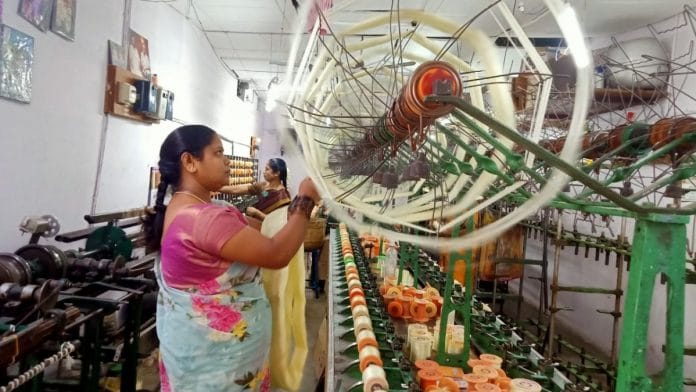 A handloom unit at Bengaluru’s Bhuvaneshwari Nagar | Photo: Anusha Ravi Sood/ThePrint