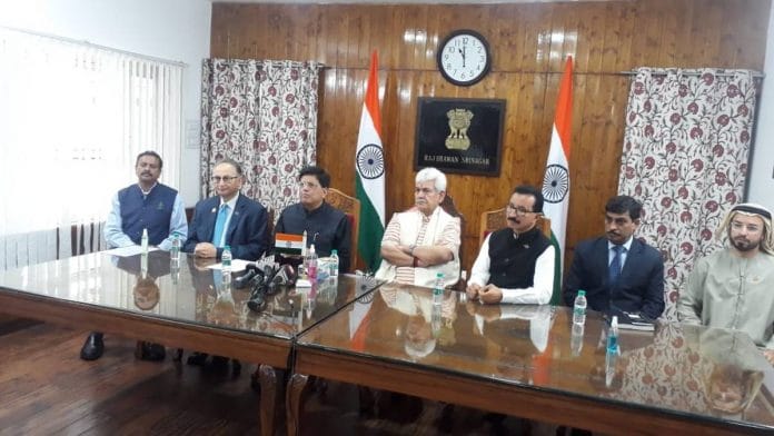 J&K L-G Manoj Sinha with delegates from Dubai. | Photo courtesy PIB/Commerce ministry