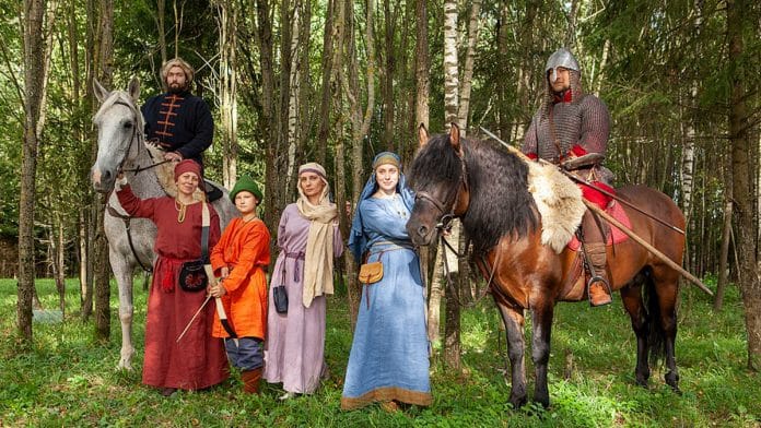 At a yard in Koptsevo village, Moscow Oblast, Russia | Commons