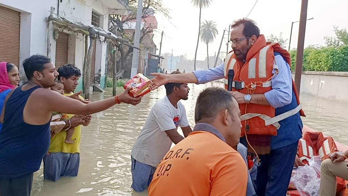 Union Minister for Minority Affairs Mukhtar Abbas Naqvi in flood-affected areas of Rampur in Uttar Pradesh. | PIB Photo