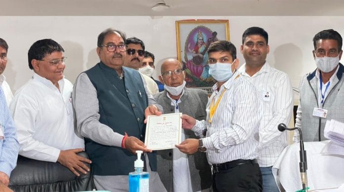 Indian National Lok Dal (INLD) secretary general Abhay Chautala after his election victory at Ellenabad Tuesday | Twitter/@AbhaySChautala