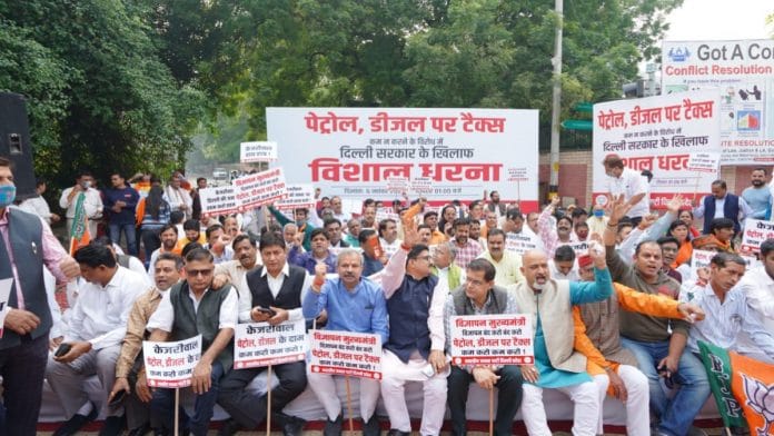 Delhi BJP stages dharna near Kejriwal's residence Saturday, demanding the govt to reduce VAT in next 24 hours| Twitter/@BJP4Delhi