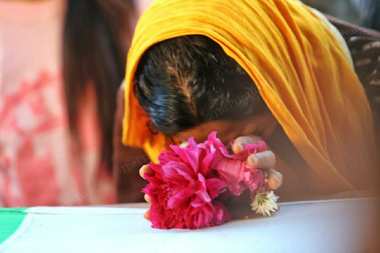 RP Meena's wife at the wreath laying ceremony | Photo: Praveen Jain | ThePrint