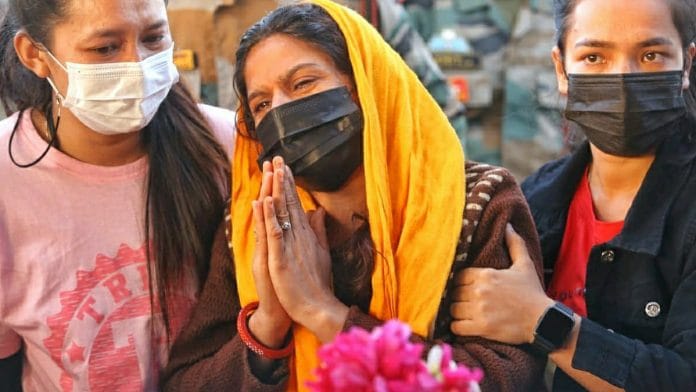 Mamta Bai Meena, wife of jawan RP Meena, after she lay flowers at her deceased's husband coffin | Photo: Praveen Jain | ThePrint