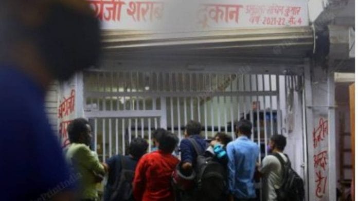 Crowd outside a liquor shop | Representational Image | Praveen Jain | ThePrint