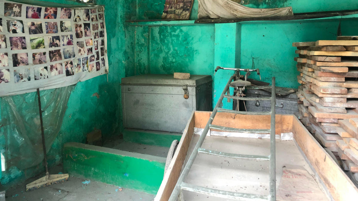 The cart in which Mohammed Sharif, Padma Shri awardee, transports dead bodies