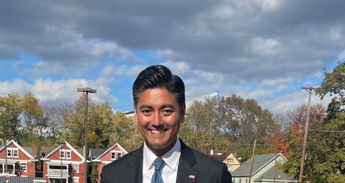 Indian-Tibetan mayor Aftab Pureval