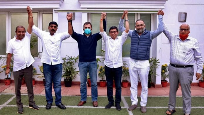 Goa Forward Party MLAs Vijai Sardesai (second left) and Vinod Palyekar with Congress leader Rahul Gandhi on 30 November.