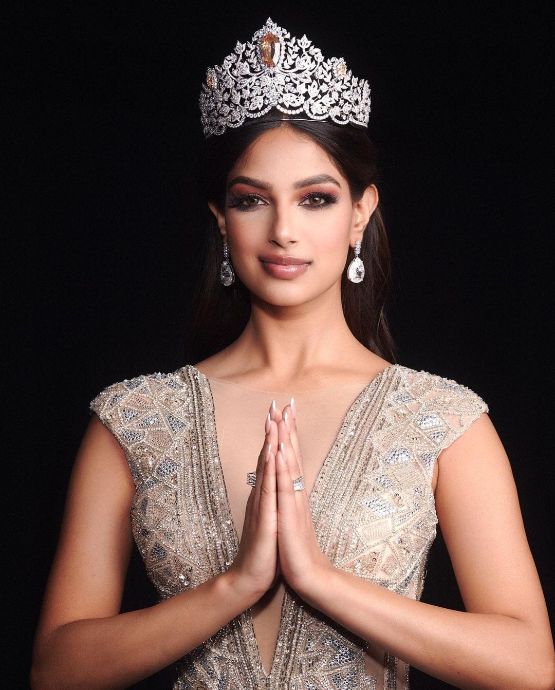 Harnaaz Sandhu wins after 21 years | Photo: @missuniverse | Instagram 