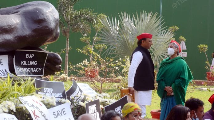 Samajwadi Party MPs Akhilesh Yadav and Jaya Bachchan interact with each other, at Parliament House | Photo: Praveen Jain | ThePrint
