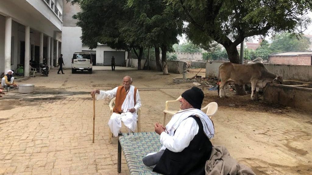 Mulayam's brothers Abhay Ram Yadav (right) and Attar Yadav | Photo: Jyoti Yadav/ThePrint