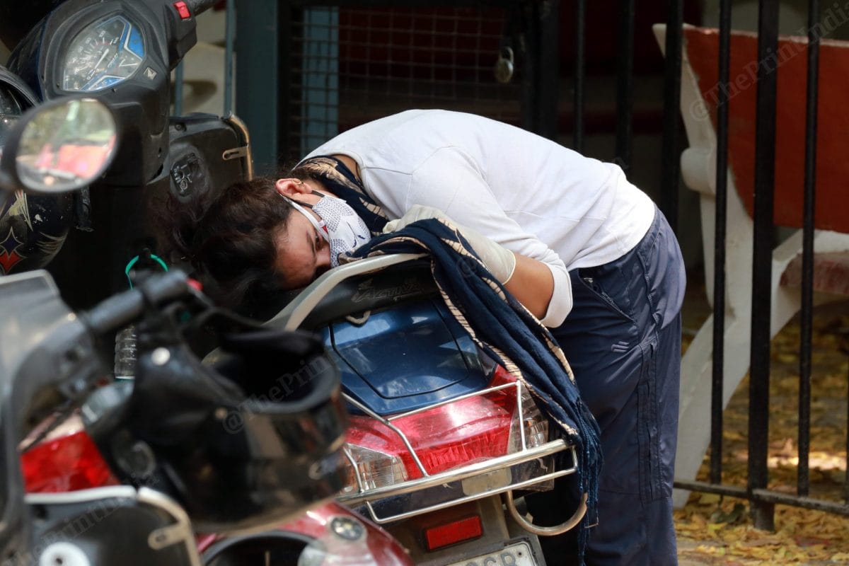 During the second wave of covid, relative of a family cries as he lost her sister to corona | Photo: Manisha Mondal | ThePrint