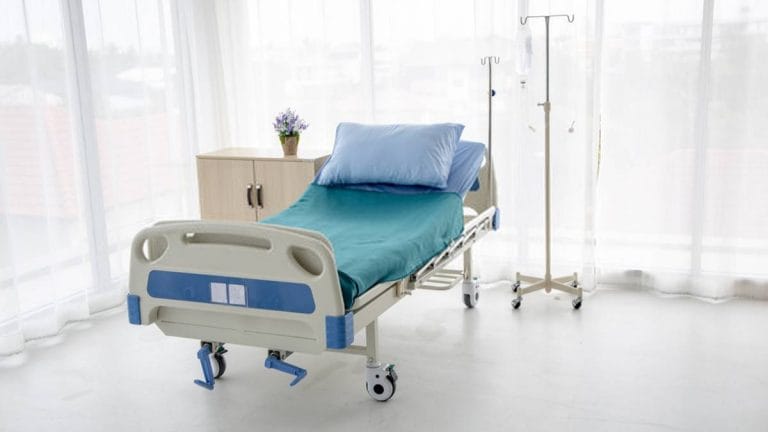 Electric, manual, folding? Here’s a guide to help you choose the right hospital bed to rent