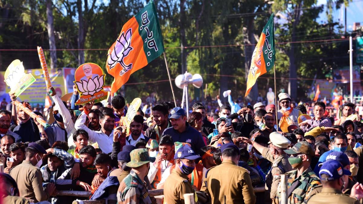 An enthusiastic crowd greets PMModi in Dehradun | Prithviraj Singh | ThePrint