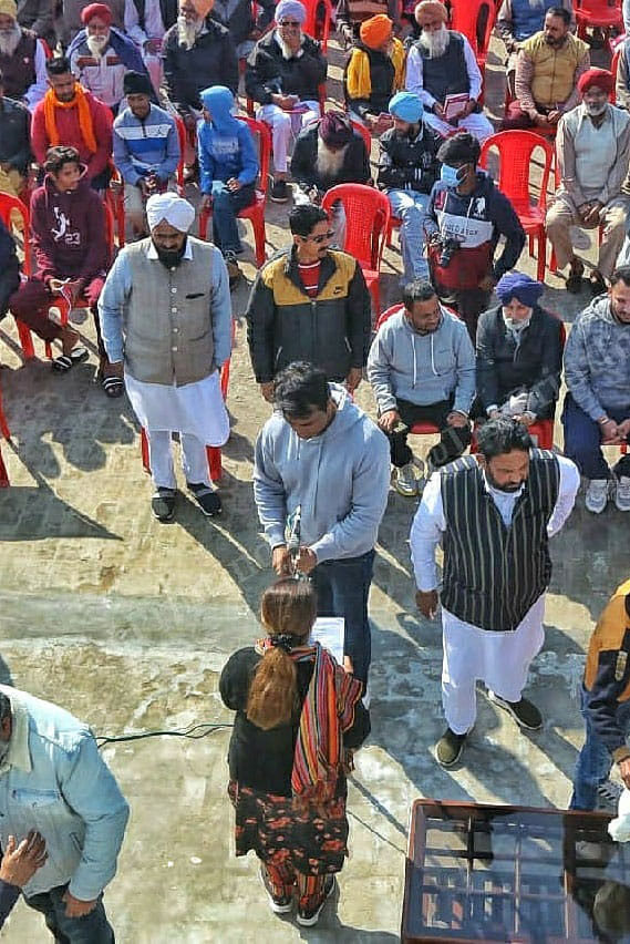 Sonu Sood brother of Congress candidate Malvika Sood helping for her to fix the Mike during the campaigning at her constituency Khukhrana village in Moga | Praveen Jain | ThePrint