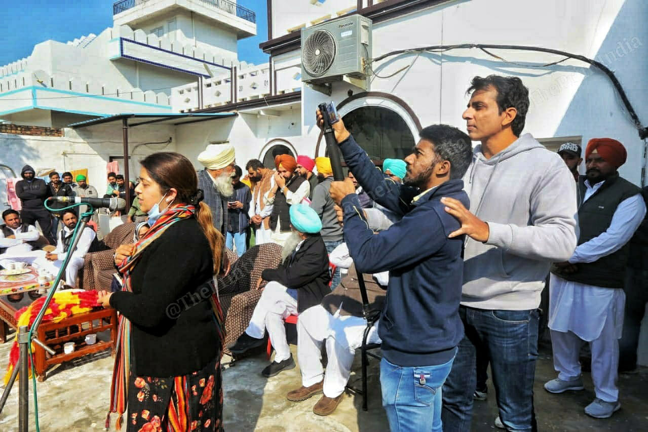 Film actor Sonu Sood brother of Congress candidate Malvika Sood helping phographer to shoot at the campaigning for her constituency Khukhrana village in Moga | Praveen Jain | ThePrint