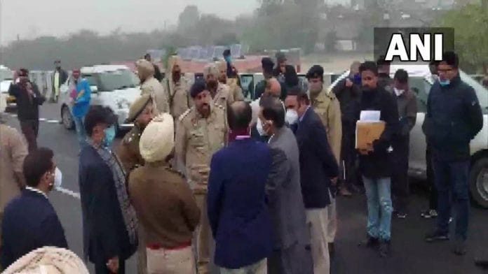 Centre's 3-member panel arrived at the Ferozepur-Moga highway on 7 January 2022 | Twitter/@ANI