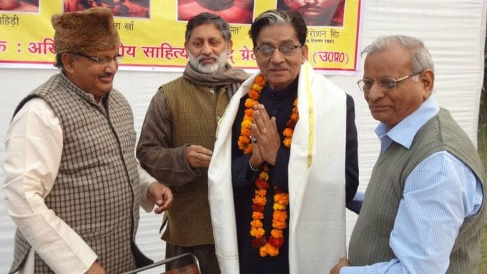 File photo of Daya Prakash Sinha (in white shawl) | Commons