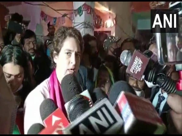 'They don't want aid, but justice': Priyanka Gandhi meets kin of 22-yr-old girl found dead in Unnao