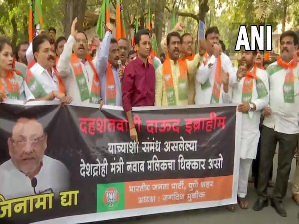 BJP workers protest to demand Nawab Malik's resignation