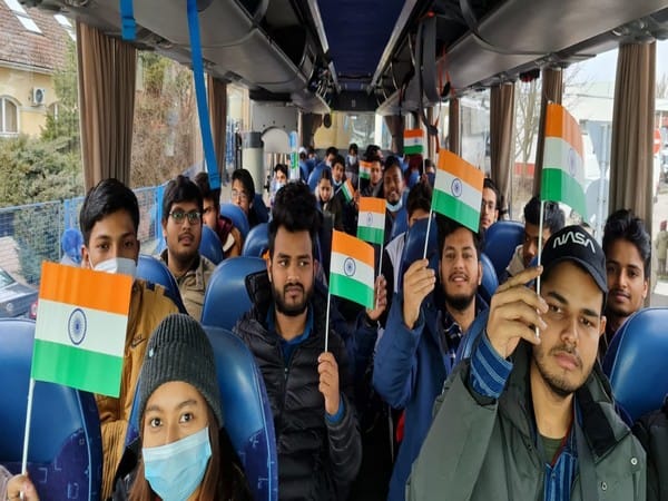 Batch of Indian students from Ukraine enters Hungary through Zahony-Uzhhorod border crossing