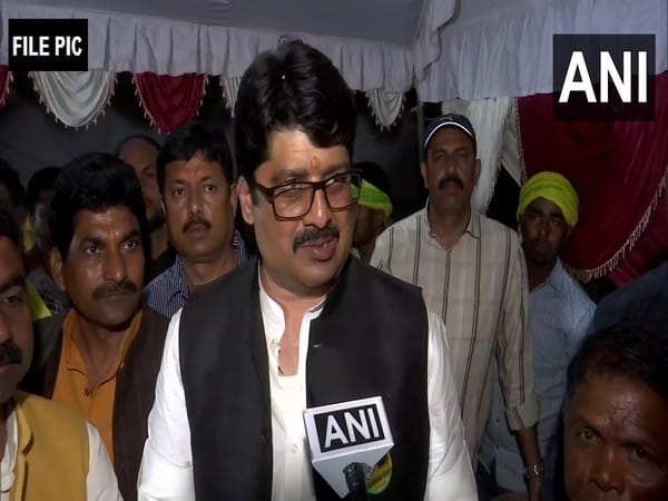 UP polls: Kunda MLA Raja Bhaiya booked for thrashing SP workers 