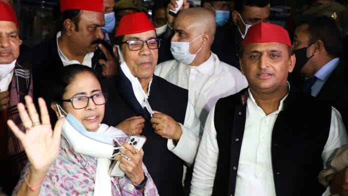 West Bengal Chief Minister Mamata Banerjee with Samajwadi Party chief Akhilesh Yadav outside Chaudhary Charan Singh International Airport in Lucknow Monday | ANI