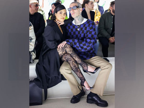 Valentine's Day 2022: Travis Barker brings giant Mickey, Minnie Mouse for Kourtney Kardashian