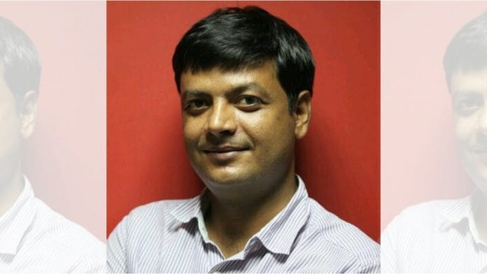 File photo of senior journalist Ravish Tiwari | Twitter @ravishkt