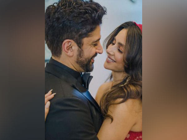 Farhan Akhtar seeks everyone's blessings as he and wife Shibani Dandekar embark on a new journey 