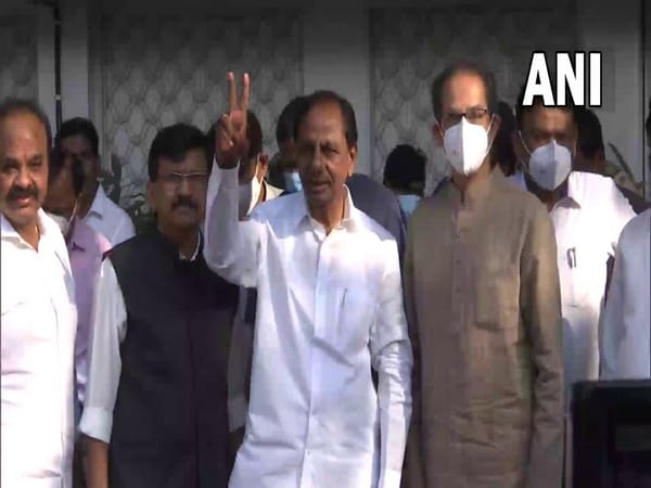 After meeting Maharashtra CM, Telangana CM says Centre must change policies or it will suffer