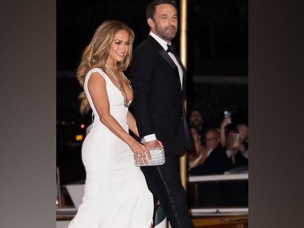 Jennifer Lopez reveals early Valentine's Day gift from Ben Affleck