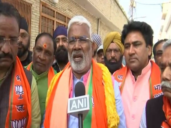 'Parivarvadi' only cares about their dynasty, BJP about poor: Swatantra Dev Singh slams SP