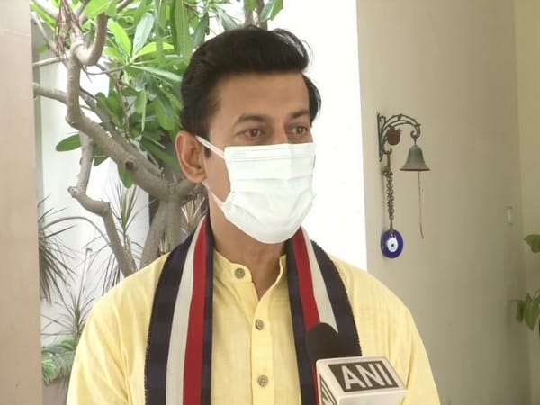 Rajyavardhan Rathore opts for 'Gandhian method' of protest, sends postcard to CM Gehlot demanding CBI enquiry into REET paper leak