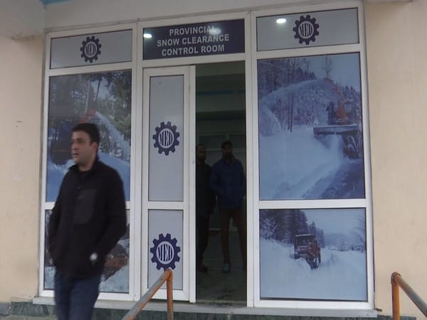 J-K administration sets up snow control room in Srinagar to monitor level of snowfall