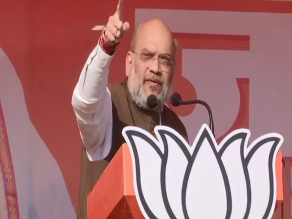 Akhilesh has two spectacles, sees only one caste from one, one religion from another: Amit Shah