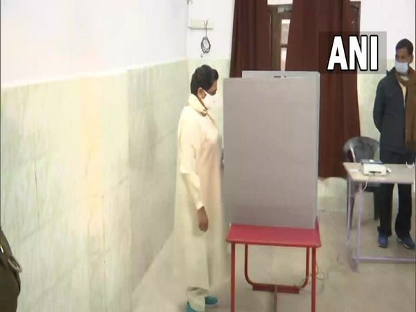 UP polls phase 4: Mayawati casts her vote in Lucknow; says Muslims are not happy with SP, people of the state have rejected it