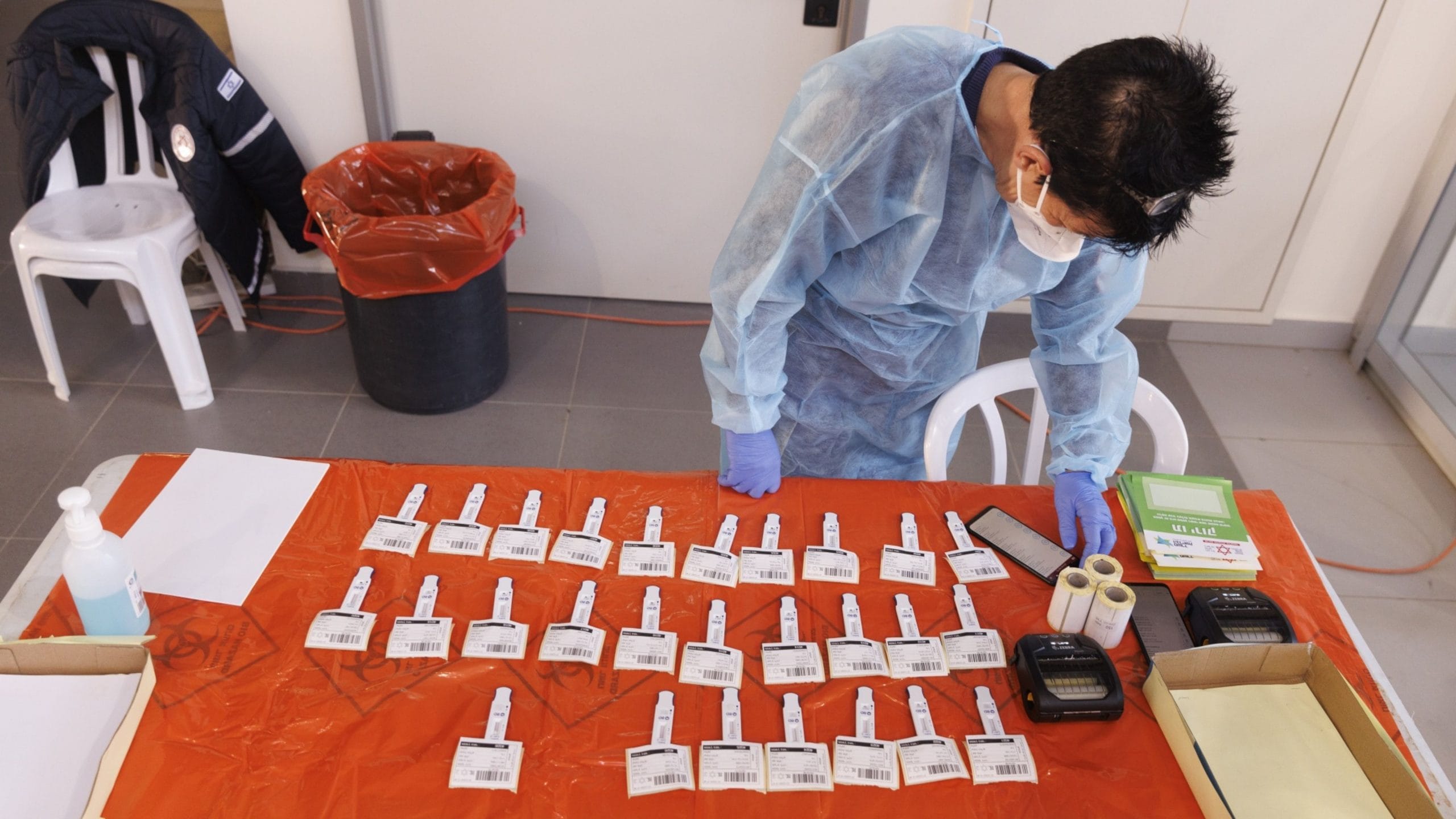 A medical worker waits for antigen test results at the Erez Crossing on the Israel-Gaza border in December 2021 | Photo: Kobi Wolf | Bloomberg