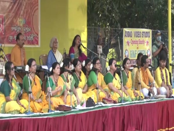 West Bengal celebrates Dol Utsav, welcomes spring season
