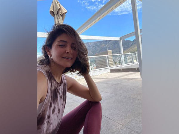 Anushka Sharma shares mirror selfie from her vanity van as she dresses up for shoot